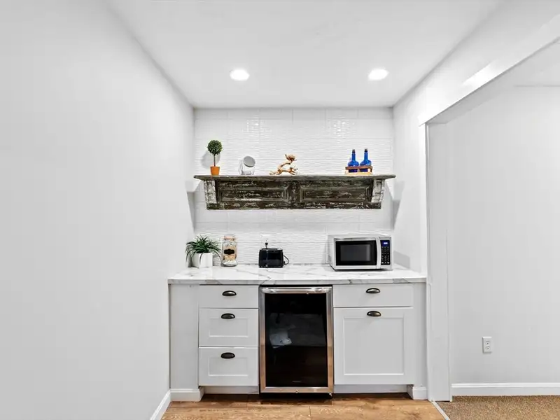 Modern Commercial Space in High-traffic Location with Flexible Layout and Amenities