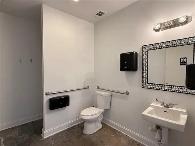 Renovated 1,850 Sqft Retail Space for Lease on Oretha Castle Haley with Parking