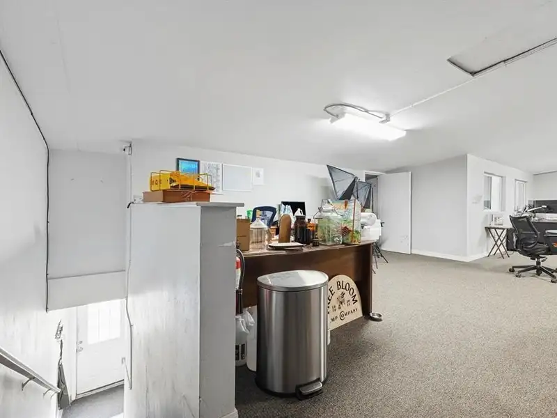 Industrial Office/warehouse Space in Bodo Park with On-site Parking and City Utilities
