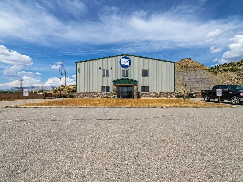 Well-maintained Commercial Property with Global Tenant and 6.8% Cap Rate on 5.71 Acres