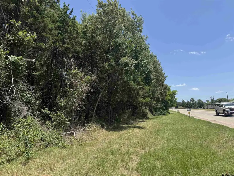 7-acre Commercial Property with Utilities in Mt. Pleasant, Texas