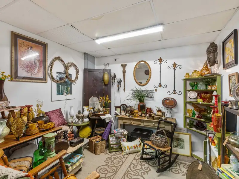 Mixed-use Property in Elkton: Antique Store with 3-bedroom Apartment and Ample Parking