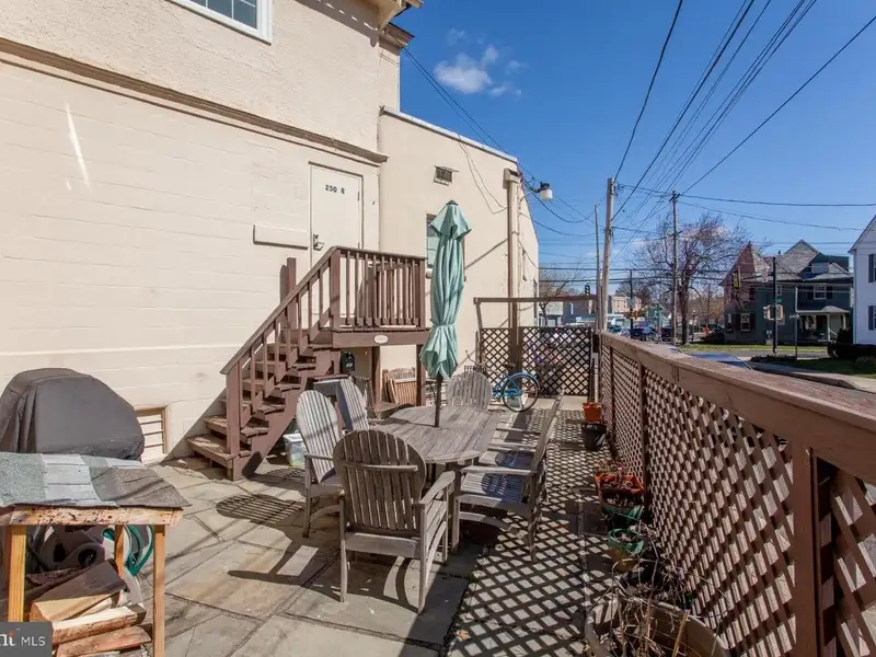 Multi-unit Building with Commercial Space and Two Residential Apartments in Established Location