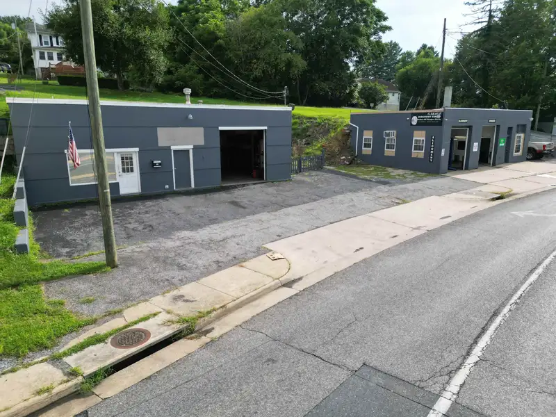 Turnkey Tire Business for Lease with Fully Equipped Office and Three Bays