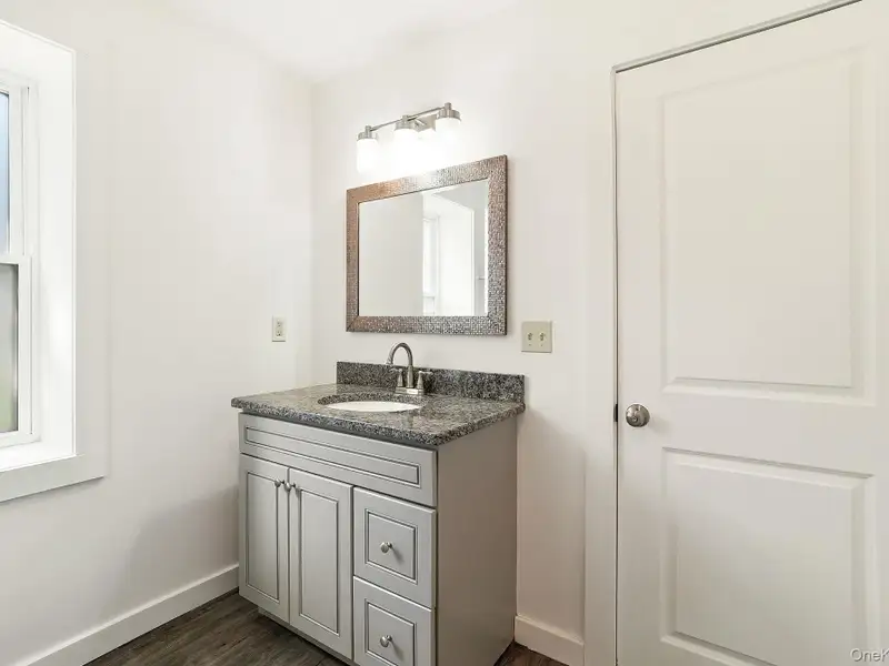Multi-use Property with Accessory Apartment in High Visibility Location