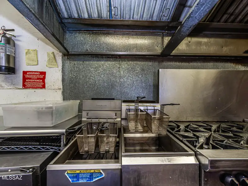 Commercial Building in Sonoita with Equipped Kitchen and Solar Panels
