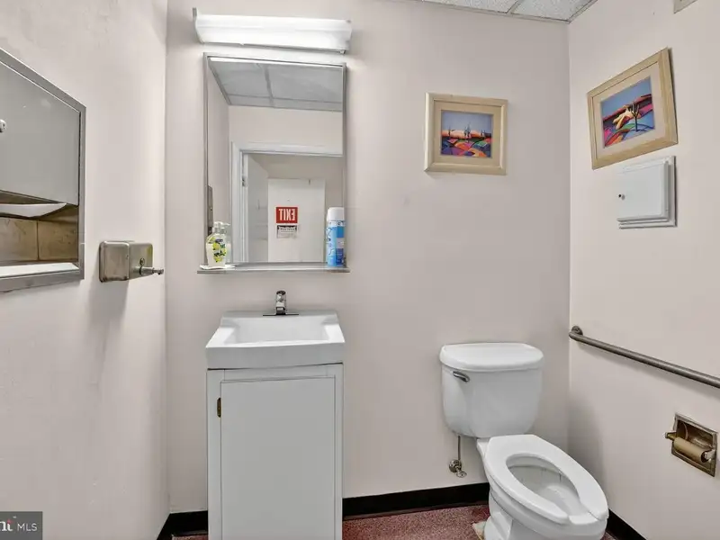 Affordable Office Suites Near Joint Base Andrews - Dual Suites with Separate Entrances