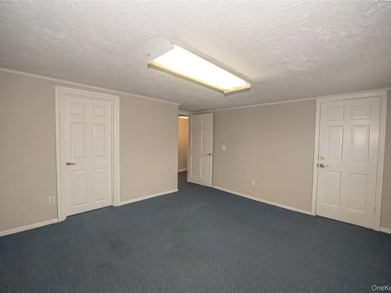 One Room Office for Rent in Babylon Village with Parking and Utilities Included