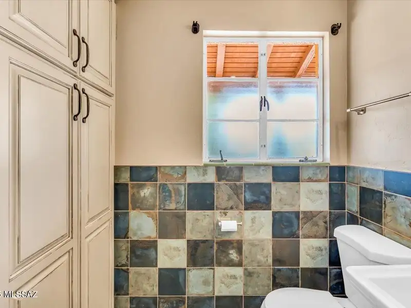 Fully Renovated Multi-family Property in Miramonte Neighborhood with 6 Apartments