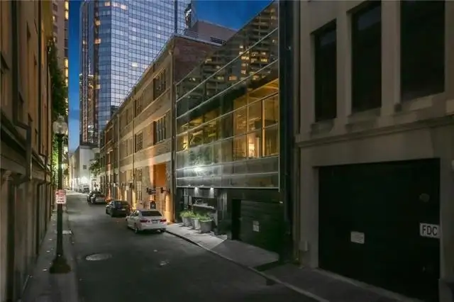 Historic 3-bedroom Residence with Rooftop Terrace in Cbd, Plus 1-bedroom Unit for Rental