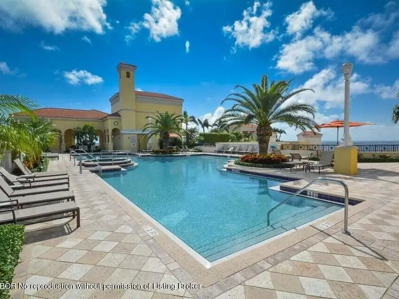 Live/work Condominium in Downtown West Palm Beach with Private Entrance and Parking