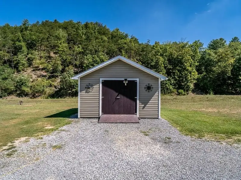 Versatile Commercial Property with Salon, Office Space, and Residential Potential Near Brandywine Lake