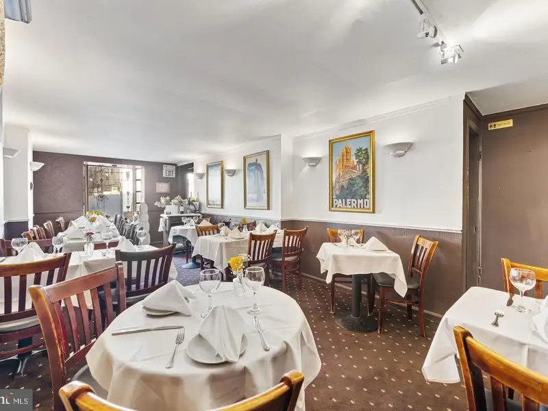 Turnkey Restaurant Investment in Prime Philadelphia Location Near Rittenhouse Square