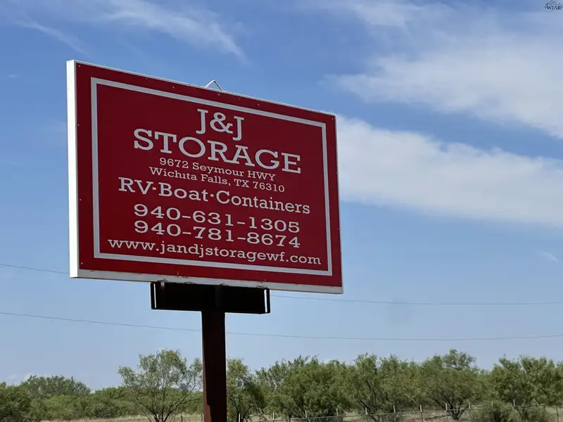 Commercial Property on 5.988 Acres with Warehouse and Storage Facilities