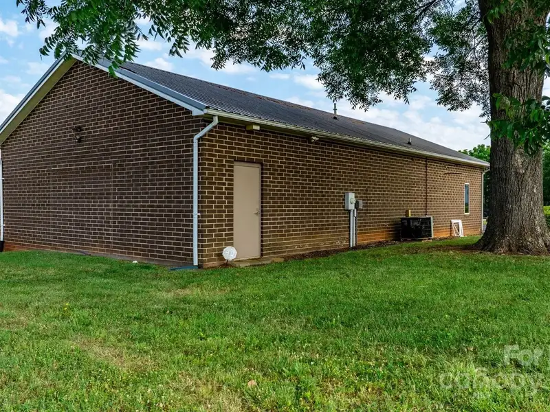 Prime Brick Office Building with Expansion Potential in Downtown Hickory