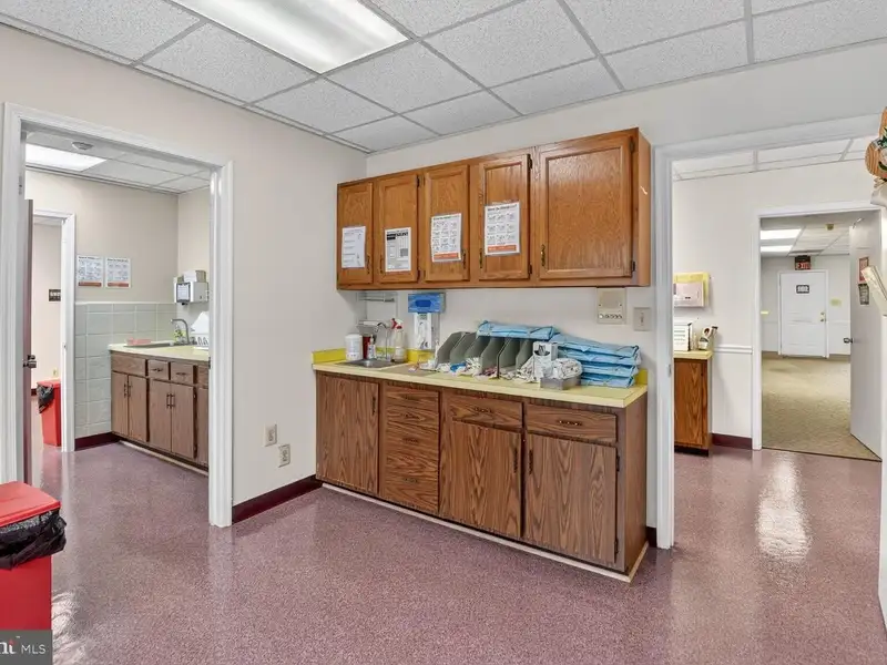 Affordable Office Suites Near Joint Base Andrews - Dual Suites with Separate Entrances