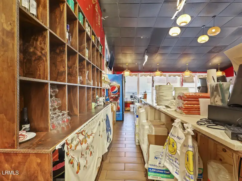 Remodeled Mid-island Restaurant with New Equipment and Outdoor Dining Area
