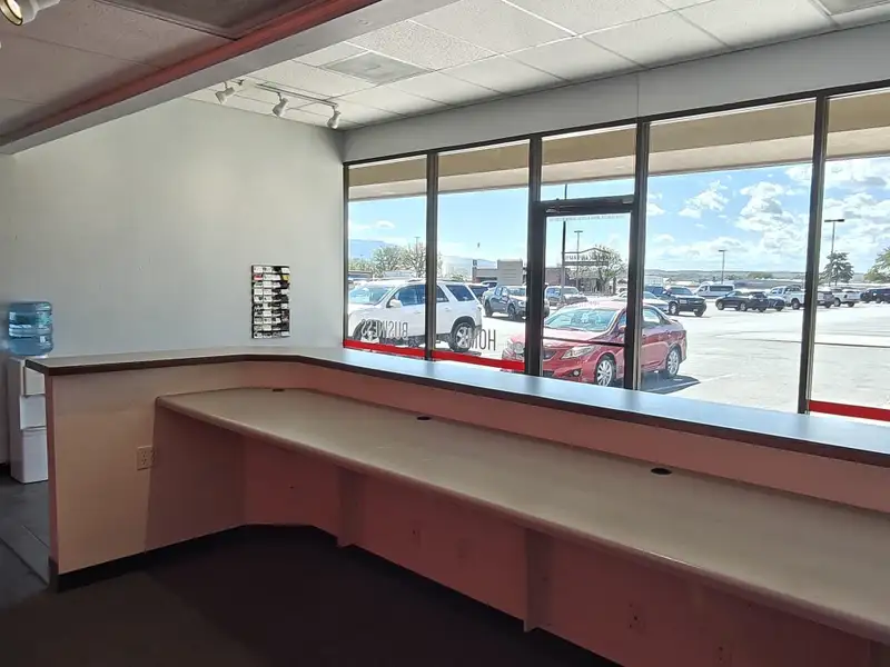 Retail/office Unit in Coronado Plaza Shopping Center with Conference Room and High Visibility