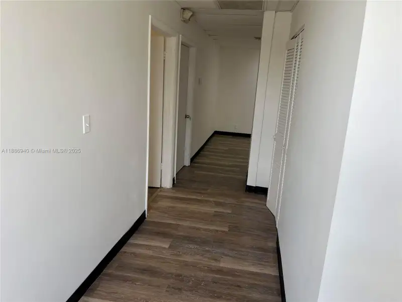 For Lease: Versatile Second-floor Retail/office Space in Pompano Beach