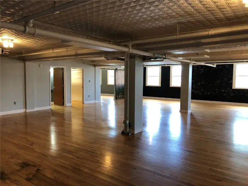 Spacious Open Studio in Historic Smulekoff’s Building - Ideal for Mindful Practices