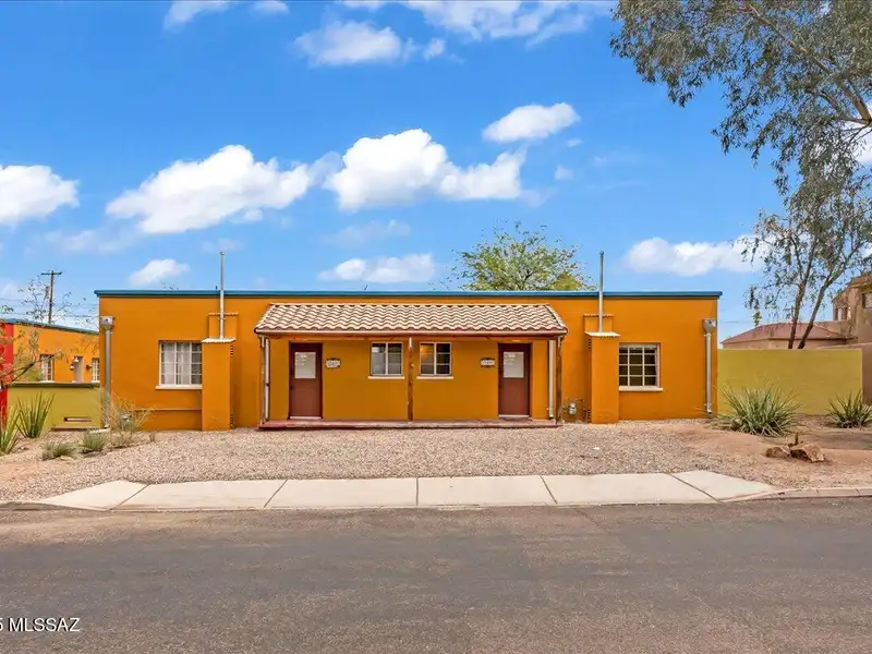 Fully Renovated Multi-family Property in Miramonte Neighborhood with 6 Apartments