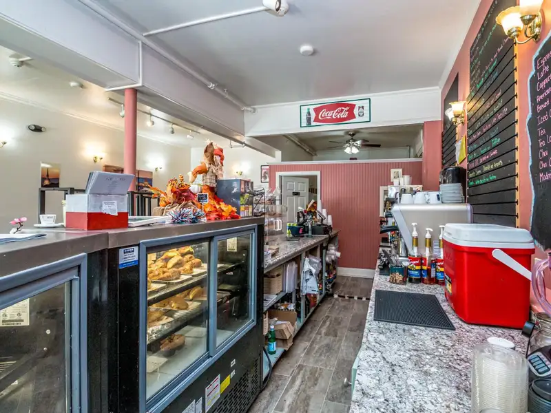 Established Coffee and Sweet Shop in Prime North Conway Village Location