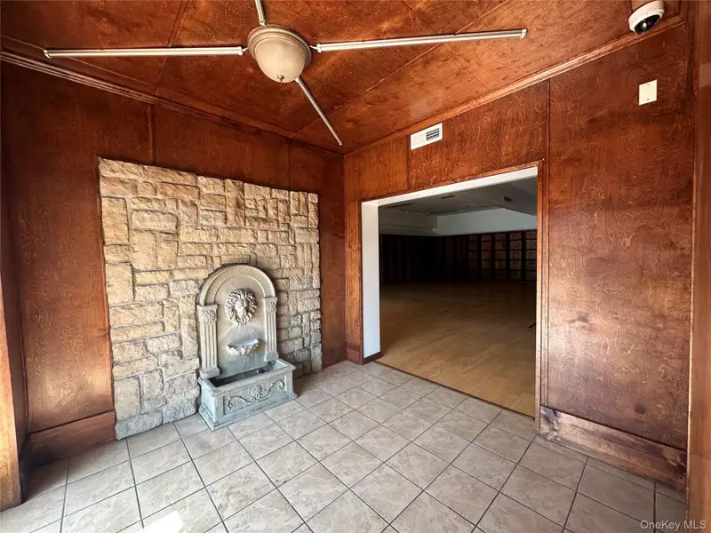 Prime Commercial Retail Space on 9w Corridor - 2,000 Sq Ft with High Visibility