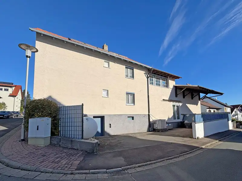 Modernized Detached House with Commercial Space in Family-friendly Location