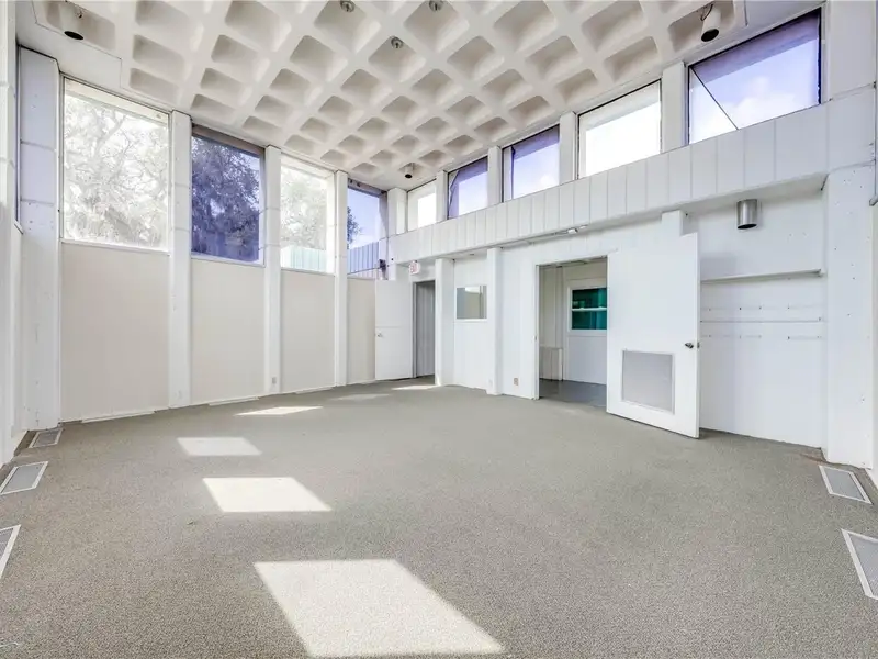 Versatile Office Building in Downtown Kissimmee with Multiple Entrances and Parking
