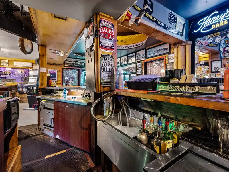 Historic Del's Bar & Grill: Profitable Lakeside Business in Somers, Mt with Liquor License
