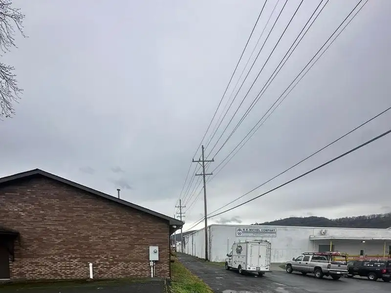 Versatile 3,200 Sq Ft Brick Building in High-traffic Location with Ample Parking