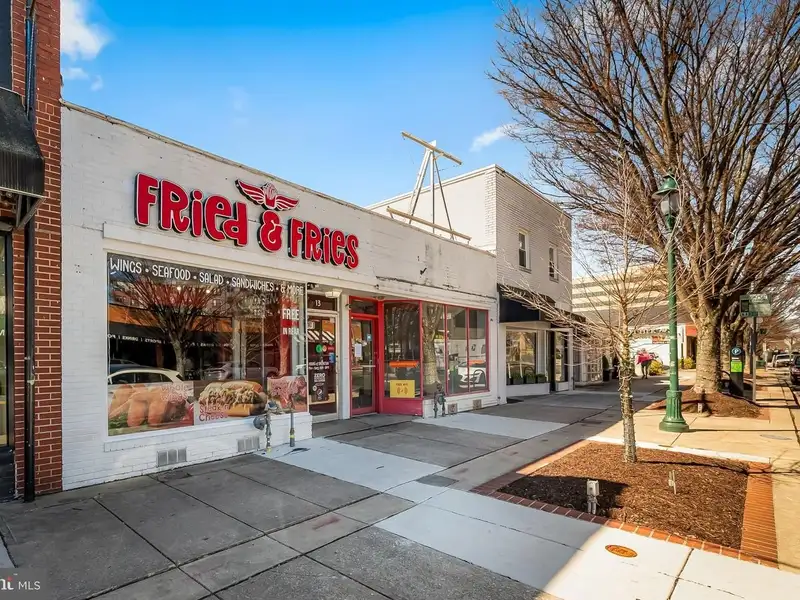 Two Storefronts in Towson: Restaurant and Vacant Space for Lease