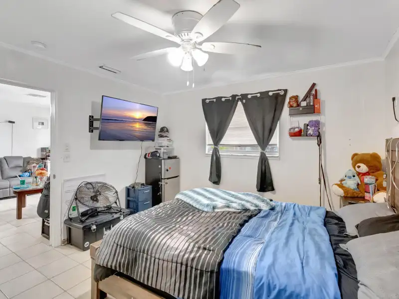 Well-maintained 6-unit Multifamily Property in South Florida with Value-add Potential
