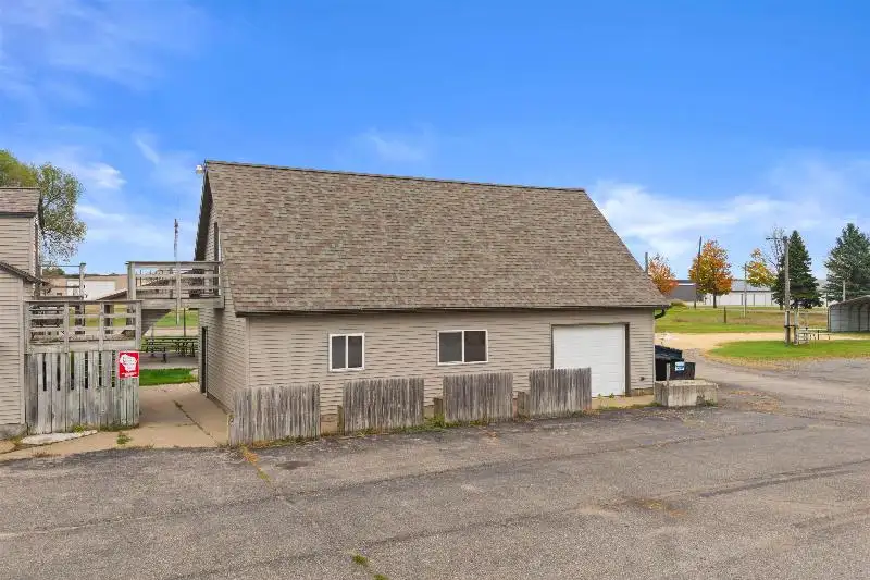 Established Bar and Restaurant with Living Quarters in Stevens Point Area