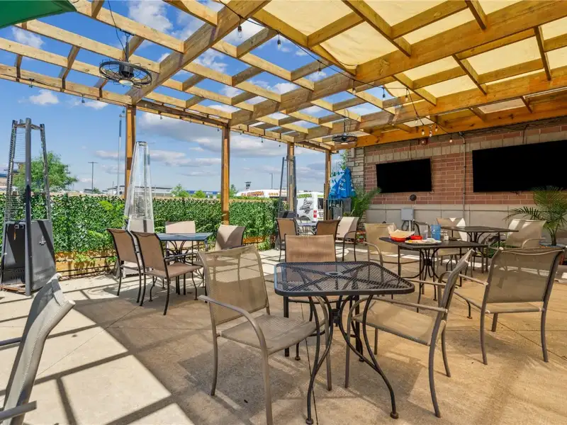 High-visibility Restaurant Property with Long-term Nnn Lease in Cedar Rapids