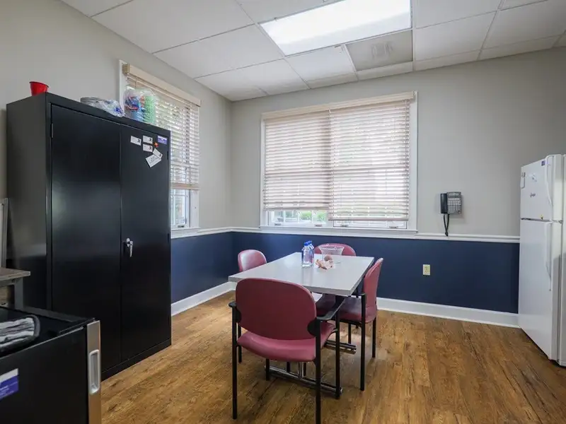 Executive Office Building in Loch Winn Business Park, Valdosta - Renovated with Ample Space