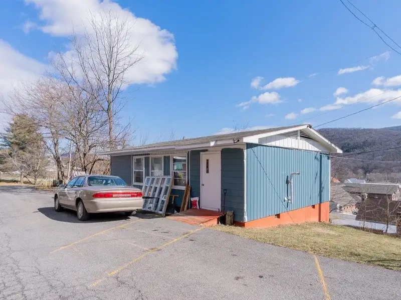 Expansive 44,962 Sf Property on 5 Acres in Historic Franklin - Versatile Development Opportunity