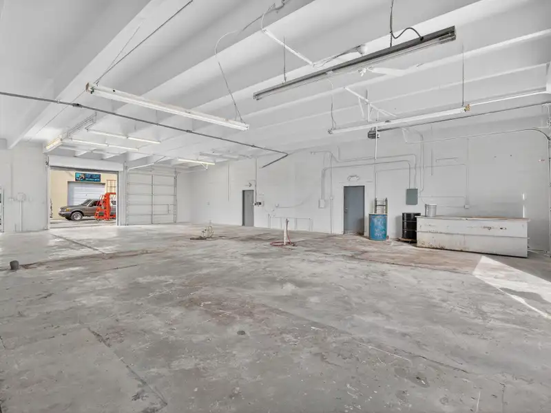 Versatile 2,700 Sf Flex/industrial Condo Units in Jupiter's Industrial Corridor
