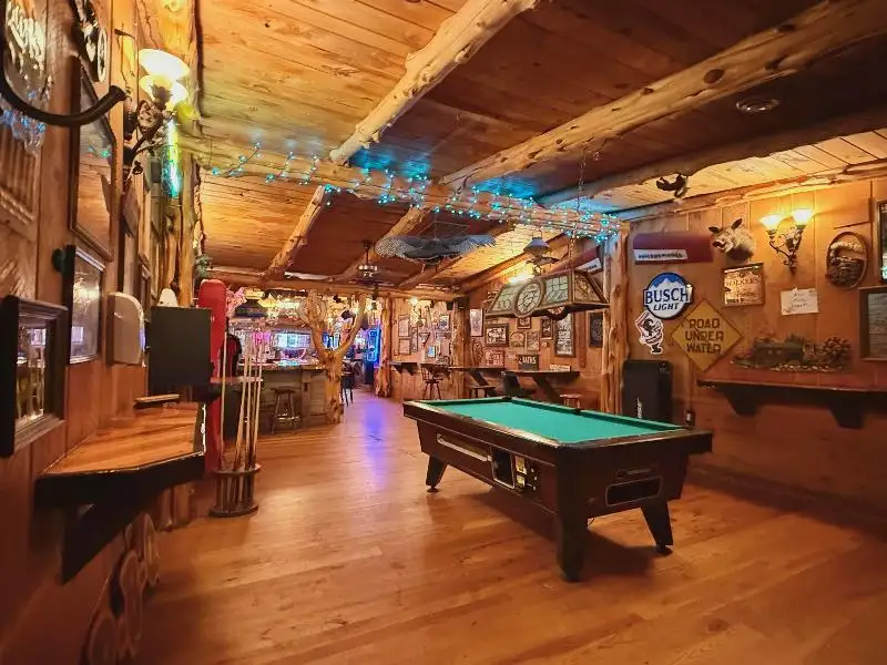 Turnkey Lodge-style Investment Opportunity in Berlin with Unique Interior and Bar