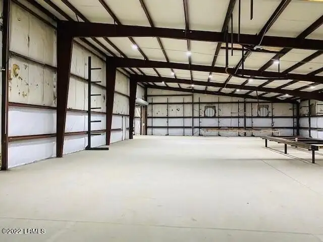 Two Warehouse Spaces for Lease in Ridgeland Near I-95 and Downtown