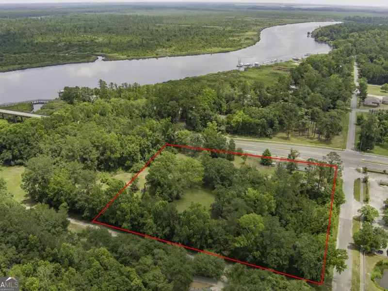 4-acre Commercial Property with Antique Shop and Warehouse on Us Hwy 17, Woodbine