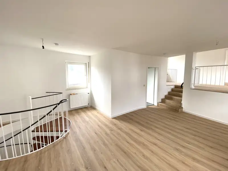 Commercial Office/practice Space in Central Lindenfels with Unique Layout and Castle Views
