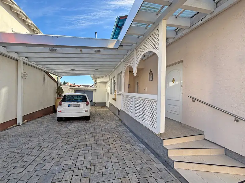 Modernized Detached House with Commercial Space in Family-friendly Location