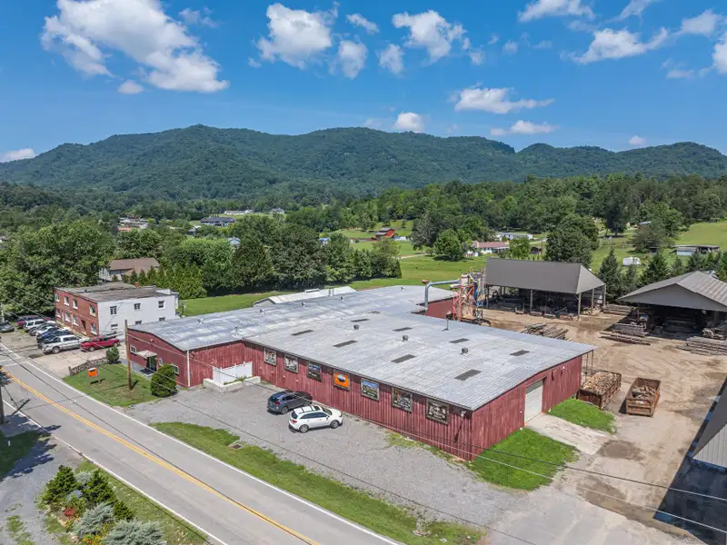 Mixed-use Industrial Property with Office, Storage, and Apartments in Bethel, Nc
