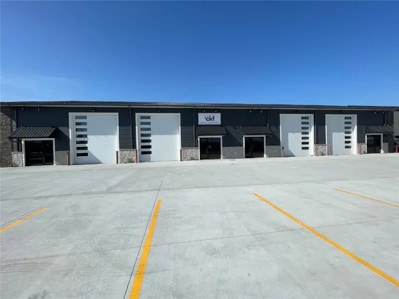 Prime Contractor Bay for Lease at Hwy 13 and Mt. Vernon Rd Se, 2,700-5,400 Sqft