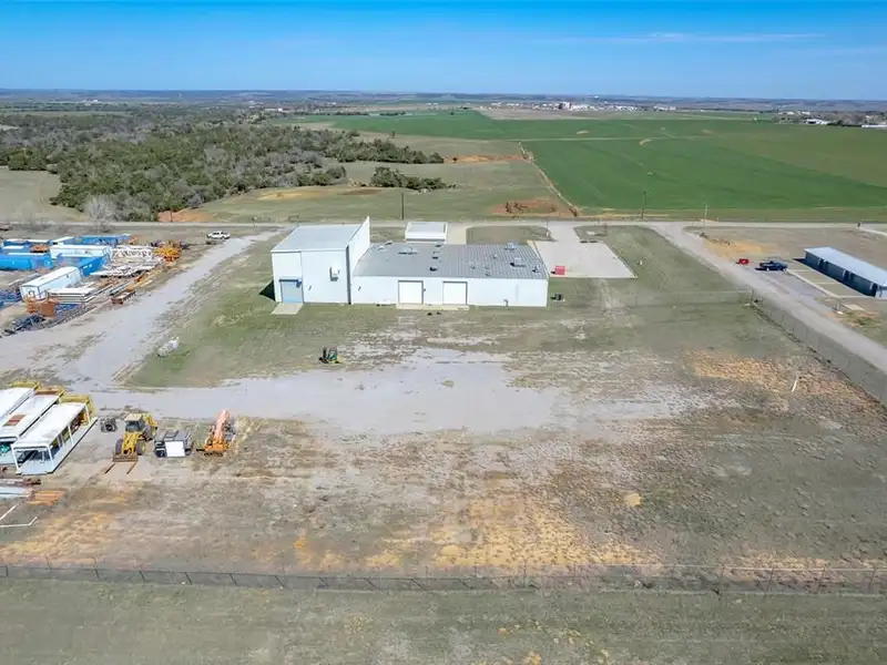 17,000 Sq Ft Versatile Industrial Facility on 402 Acres Near Oklahoma City