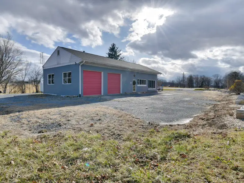 Versatile Commercial Space with Garage Bays and Office in Augusta County