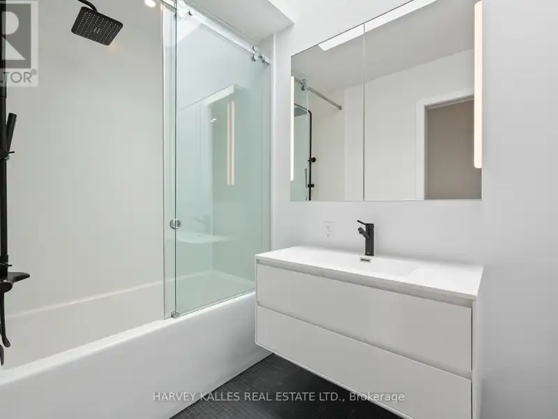 Modern Two Bedroom Suite in Bedford Park with High-end Finishes and Great Amenities