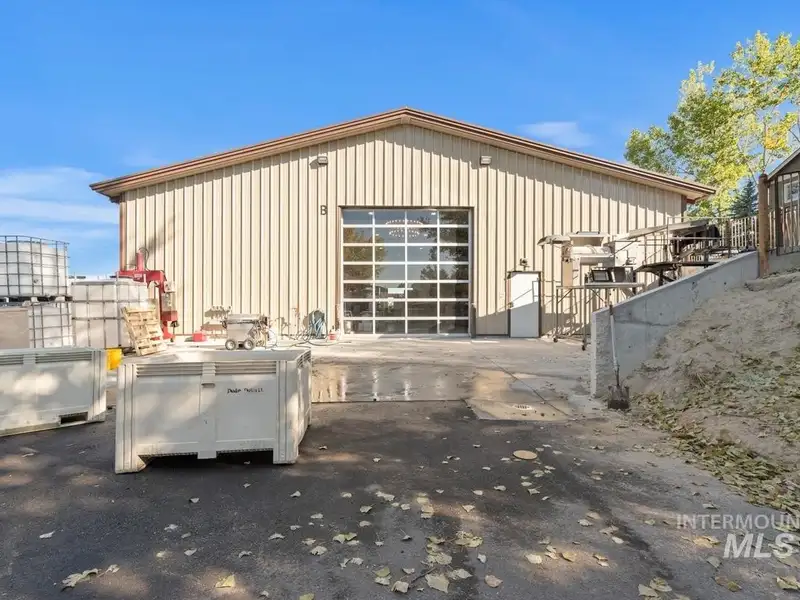 Hilltop Winery and Event Center with Custom Home and 360-degree Views in Eagle, Idaho