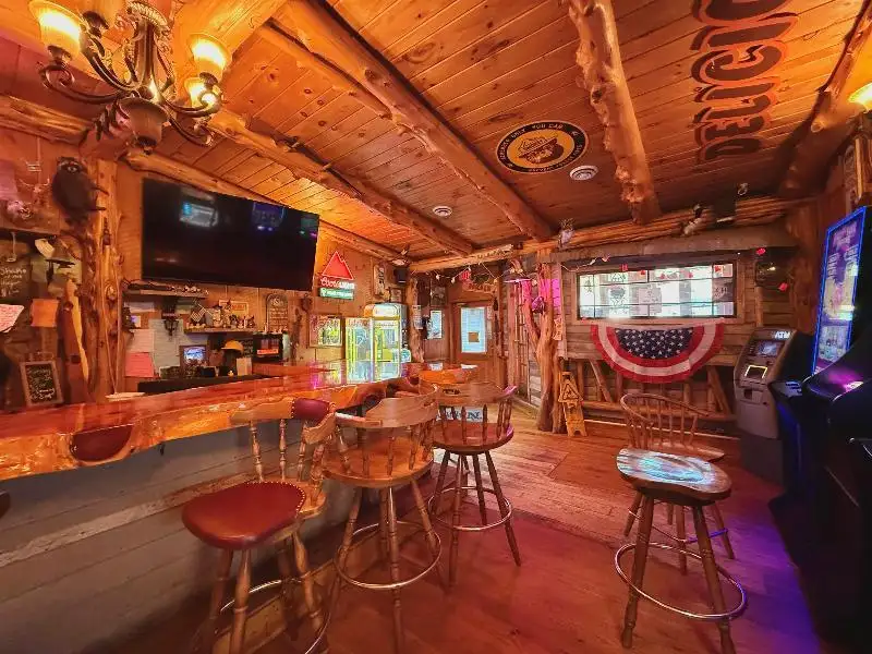 Turnkey Lodge-style Investment Opportunity in Berlin with Unique Interior and Bar